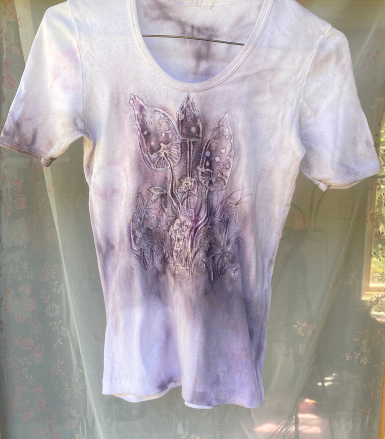 dusty shroomy meadow tee