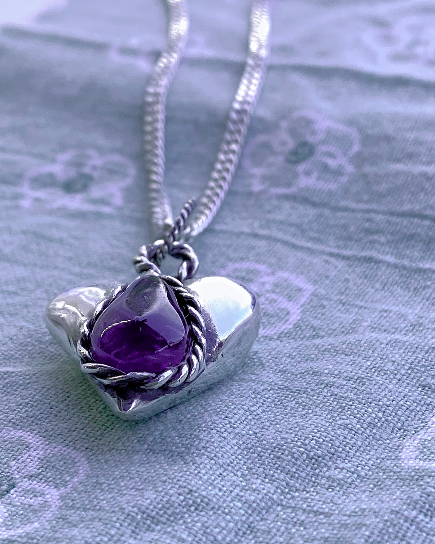 ꩜ volua ꩜ heavy amethyst heart