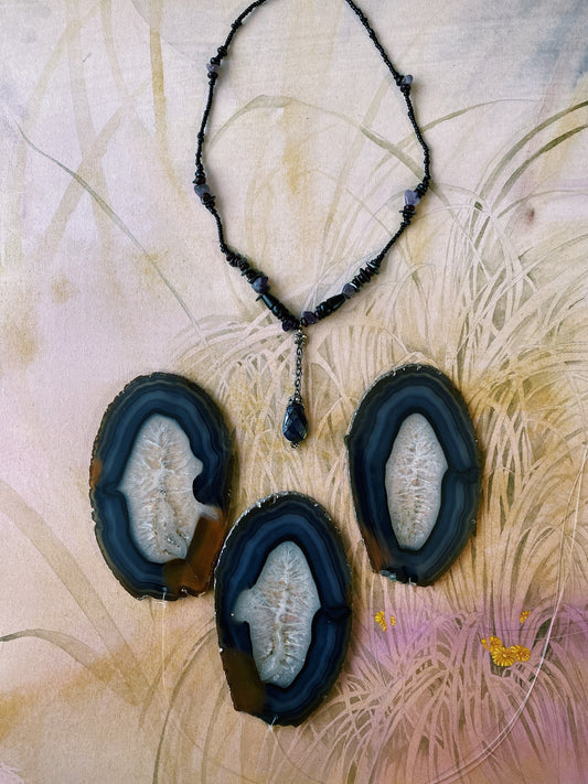 ꩜ volua ꩜ faceted lapiz lazuli dark wand beaded necklace