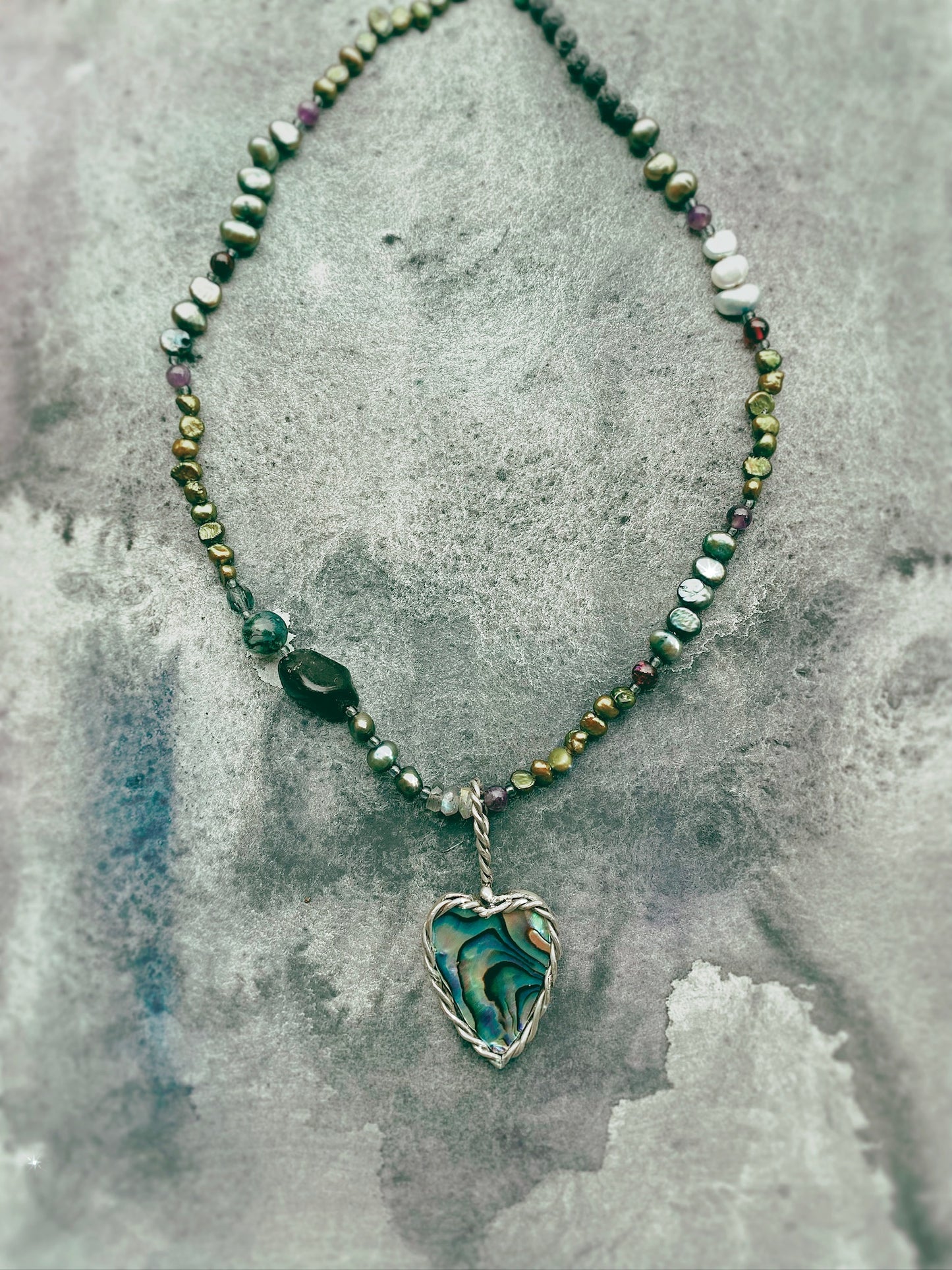 luminescent mother of pearl heart on mineral and multicolour pearl string