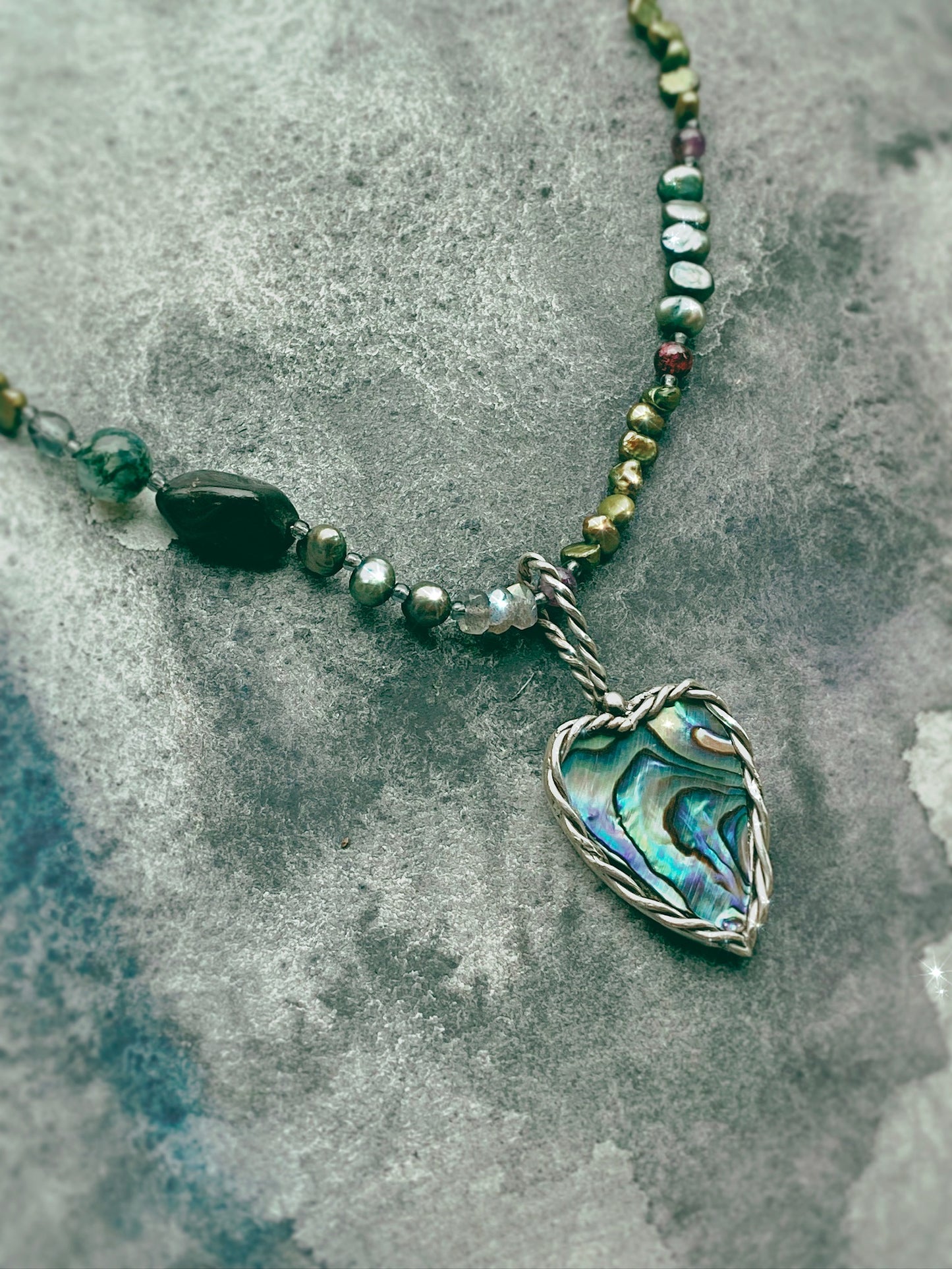 luminescent mother of pearl heart on mineral and multicolour pearl string