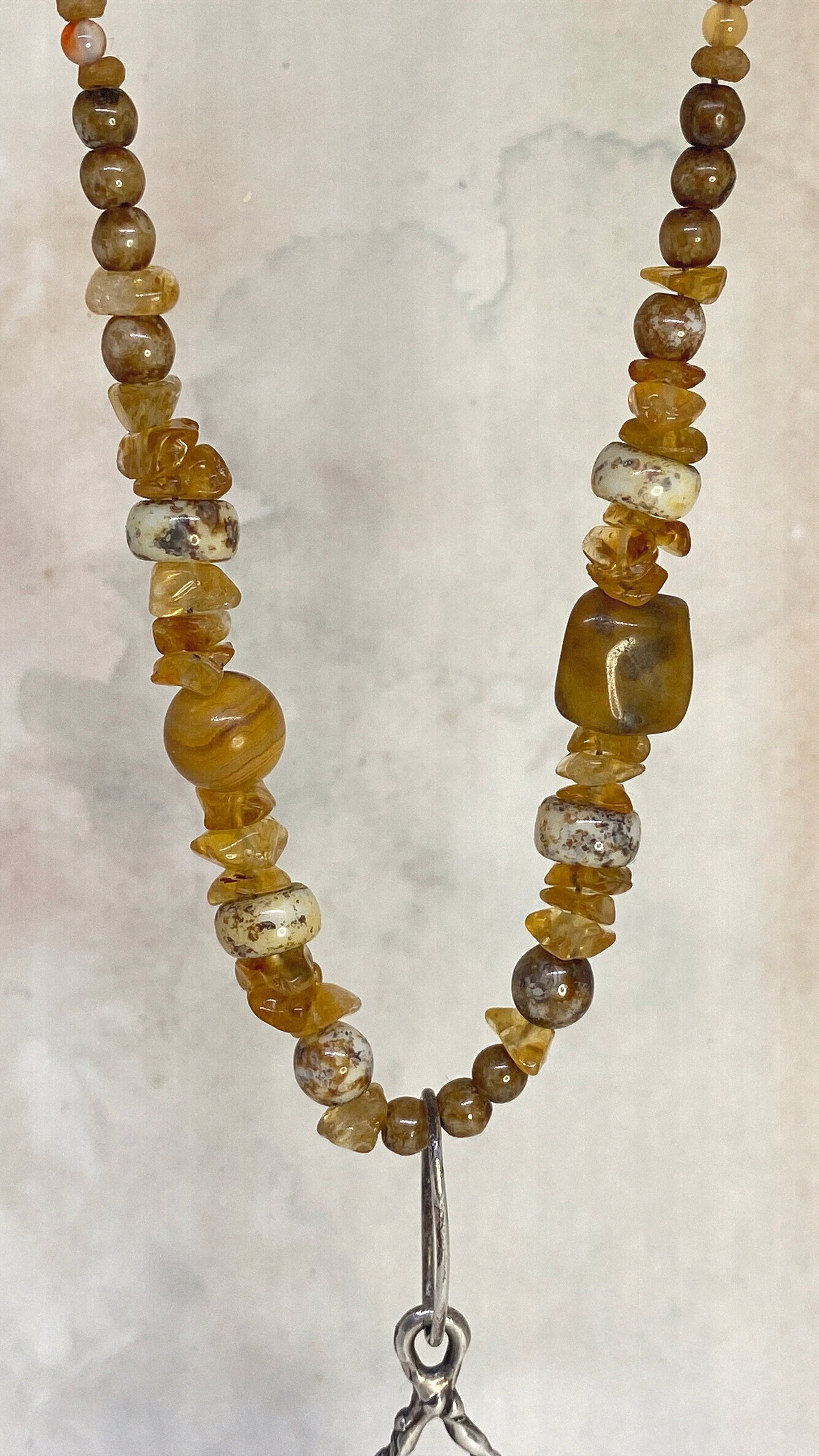 ꩜ volua ꩜ honey glow agate pendant on earthen love mineral strand