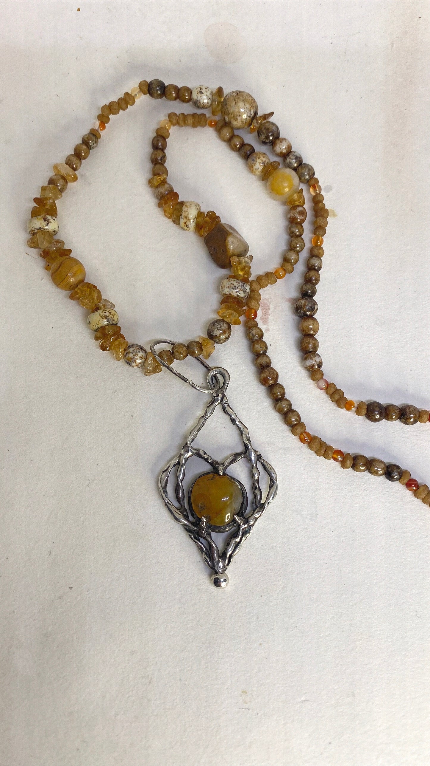 ꩜ volua ꩜ honey glow agate pendant on earthen love mineral strand