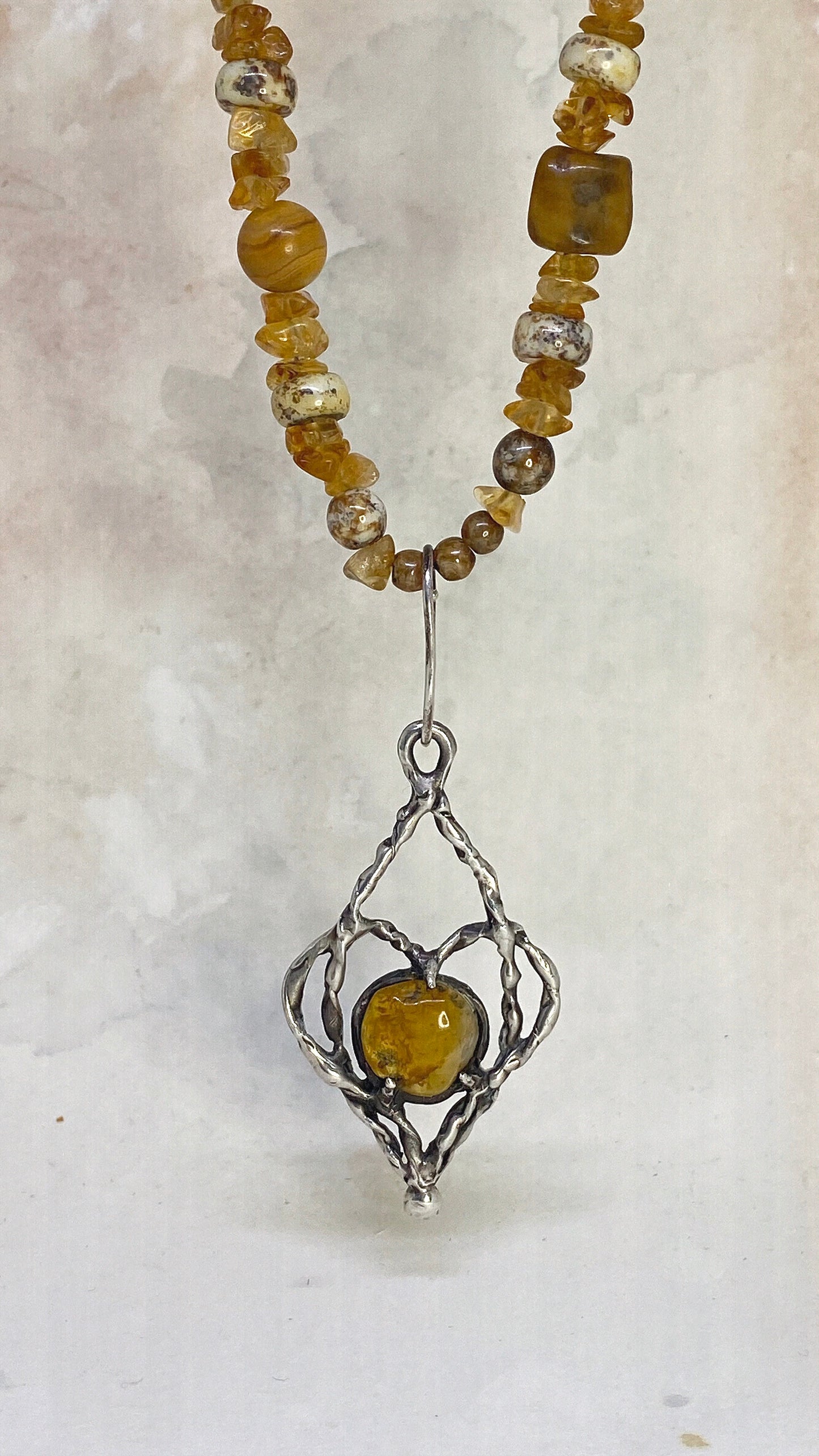꩜ volua ꩜ honey glow agate pendant on earthen love mineral strand