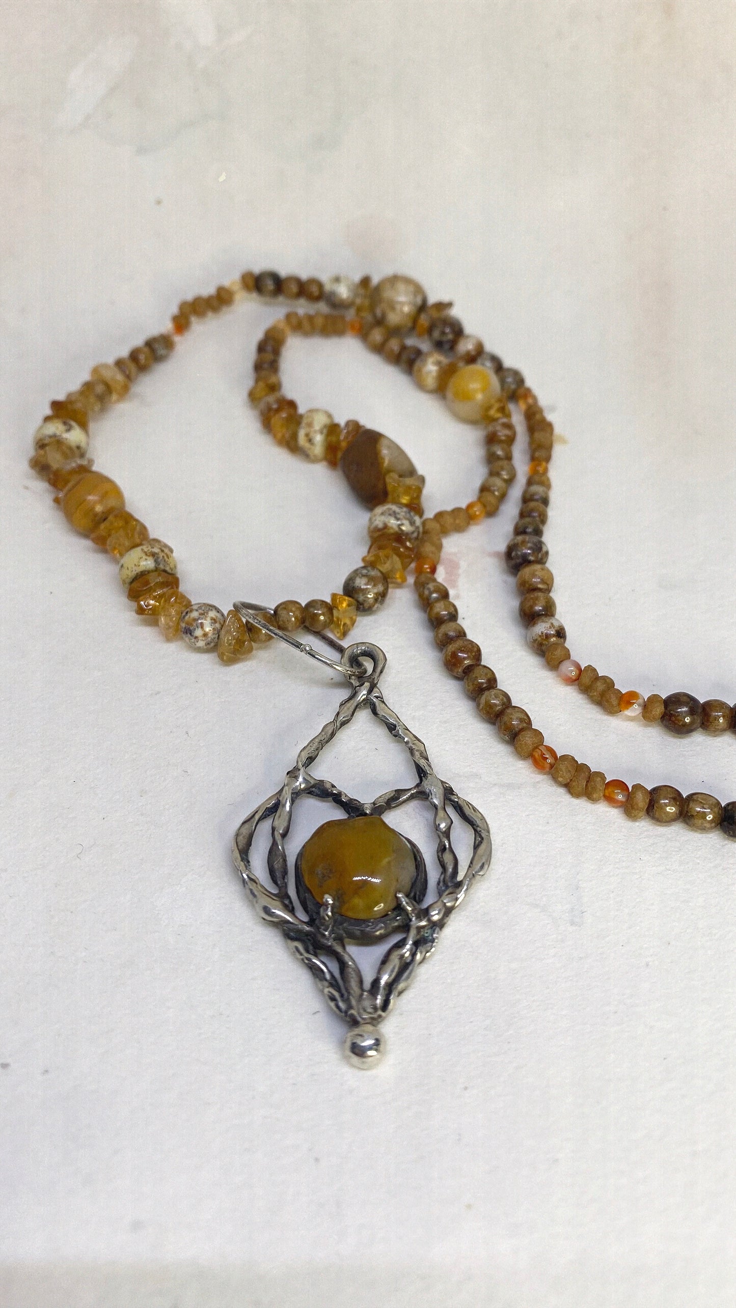 ꩜ volua ꩜ honey glow agate pendant on earthen love mineral strand