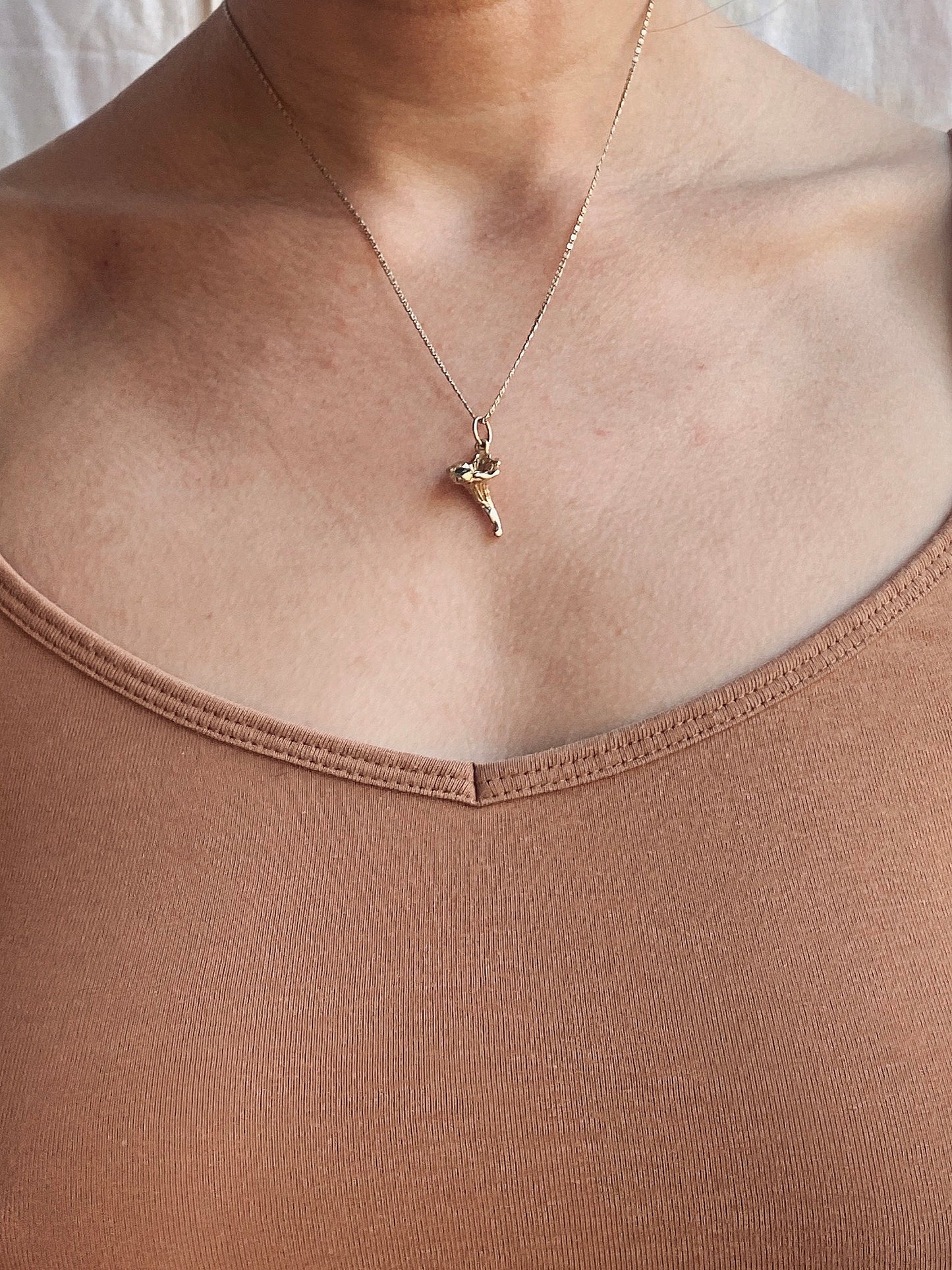 solid 14k gold mushroom pendant // 'dewy agarica'