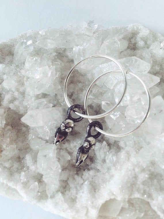 alien earring // mini grayleon