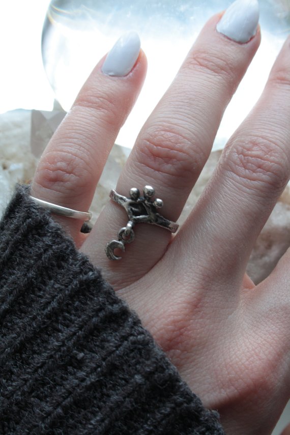 mini moon ring // 'dangle lune'