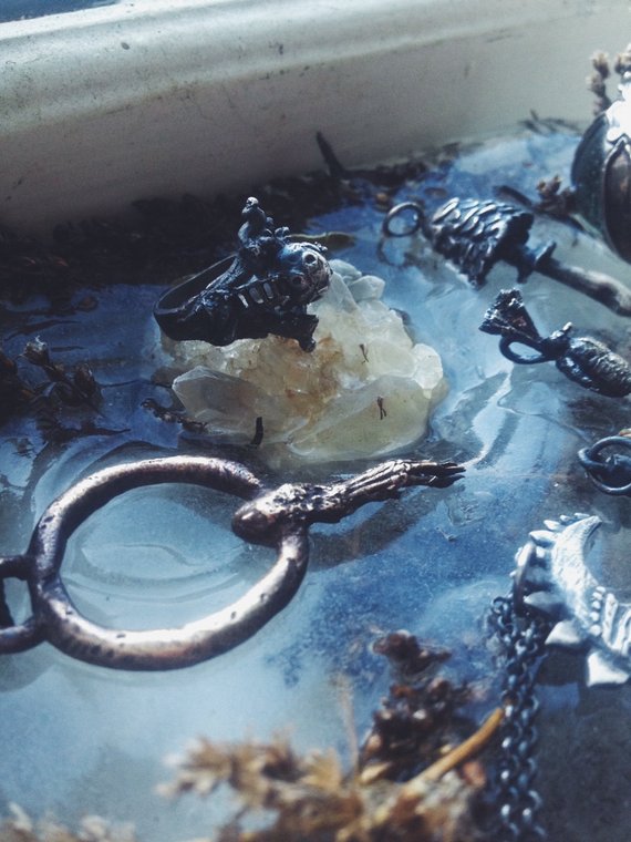 silver moon ring // létra