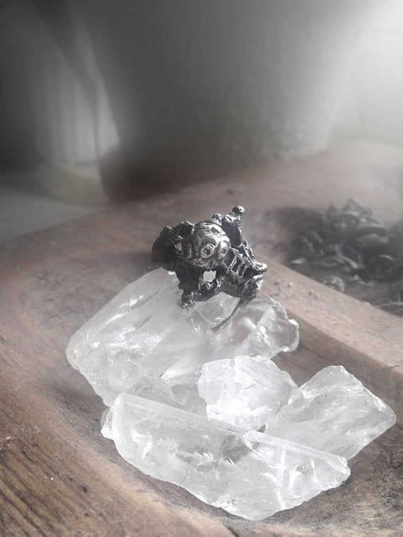 silver moon ring // létra