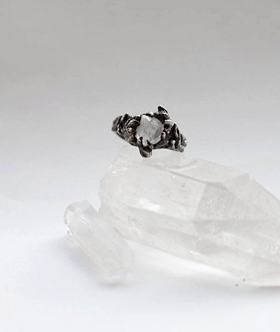forest woodland silver ring // tjärn // raw quartz