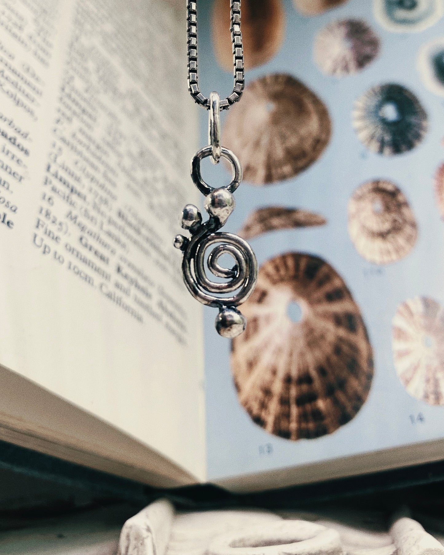 mini droplet clef spiral on chunky gem gradient 𓅪 corvina 𓅪