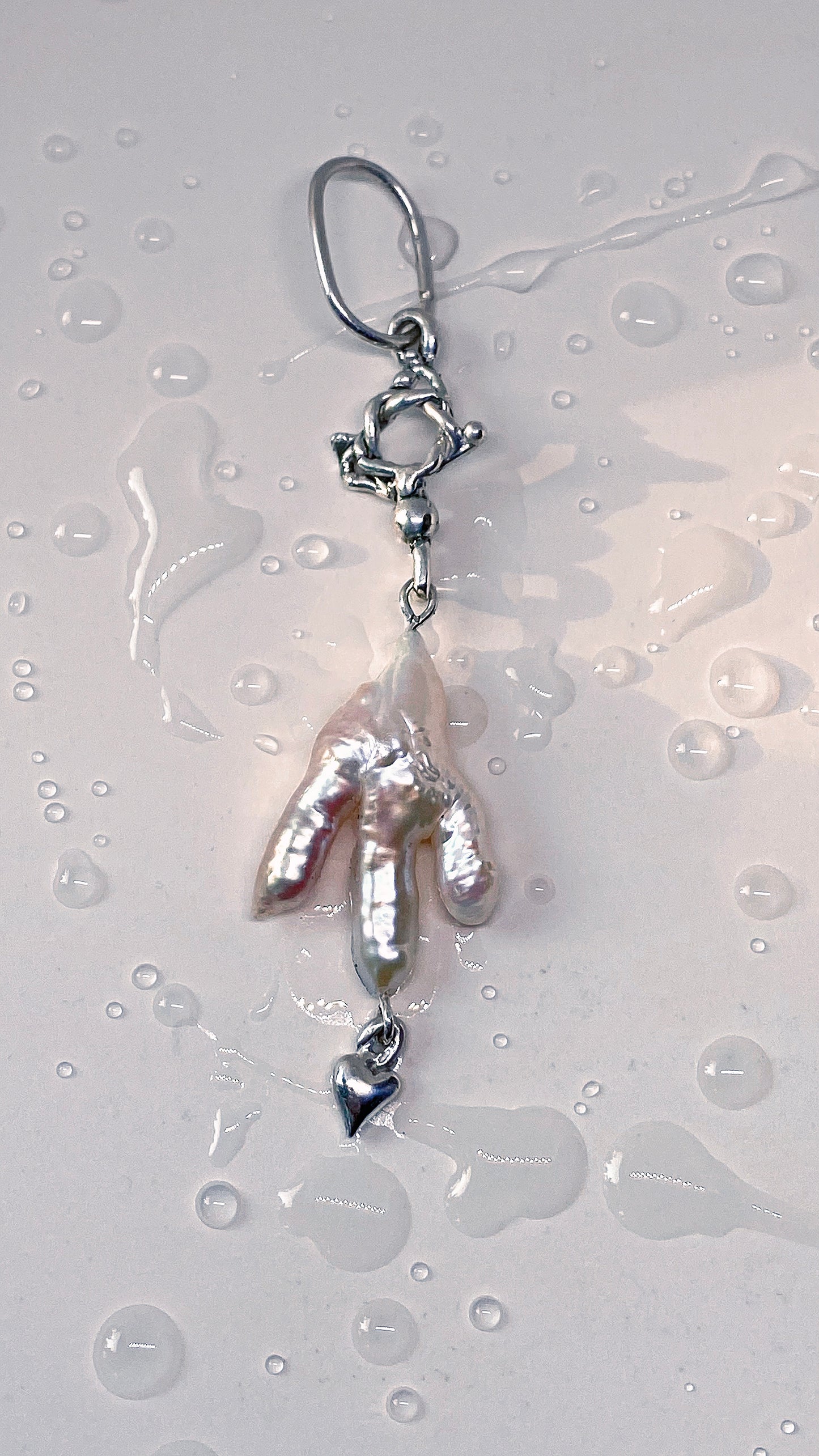 ᠅ sunken city ᠅ keshi prong pearl with circle coil and mini heart