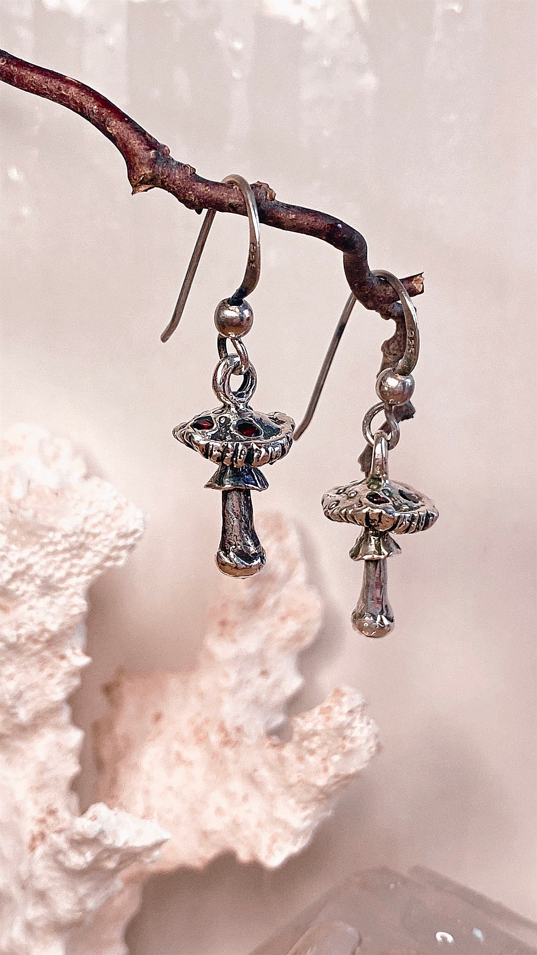 amanita muscaria earrings // garnet mushroom silver earrings flugsvamp