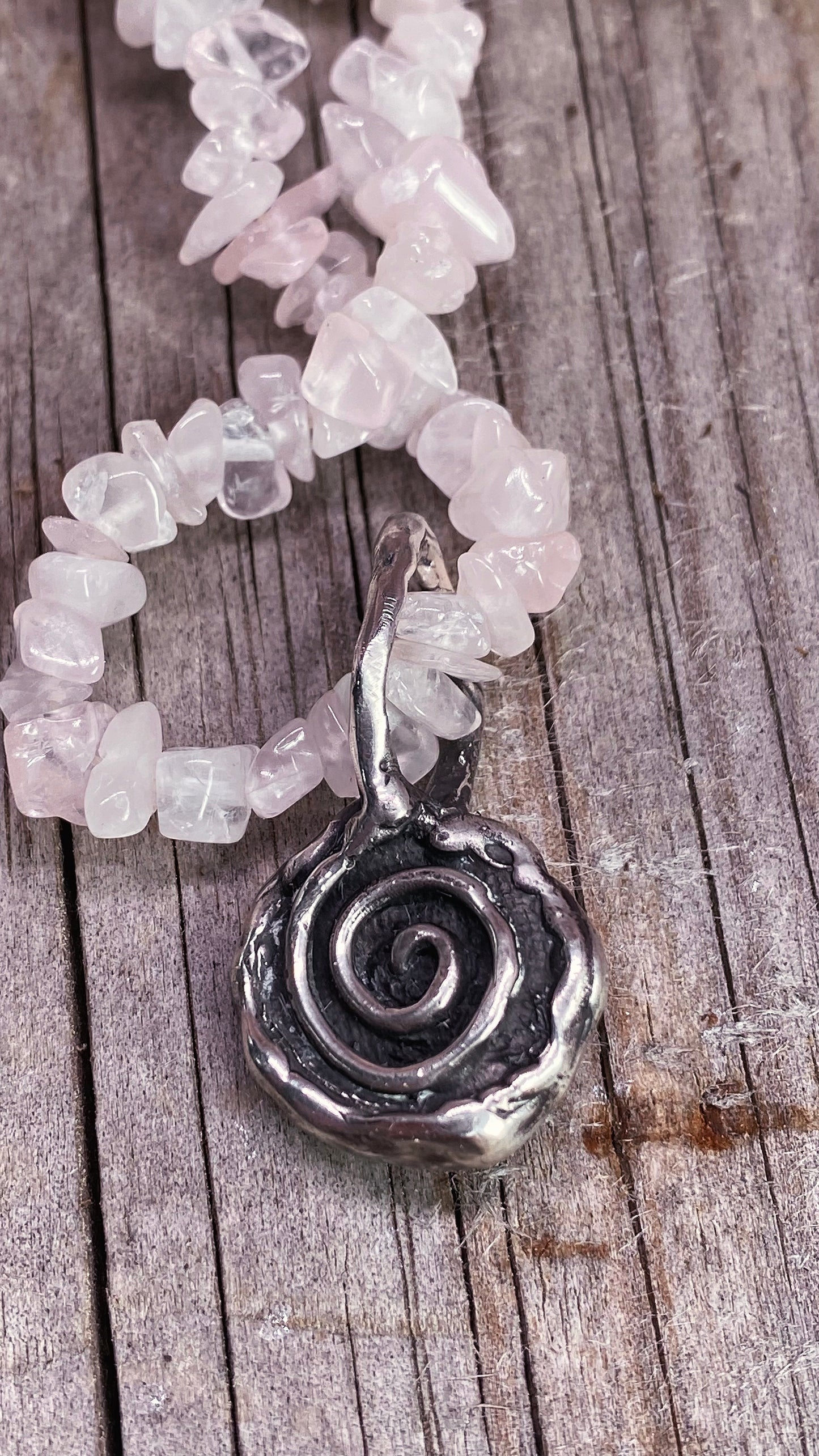 ꩜ volua ꩜ rose medallion