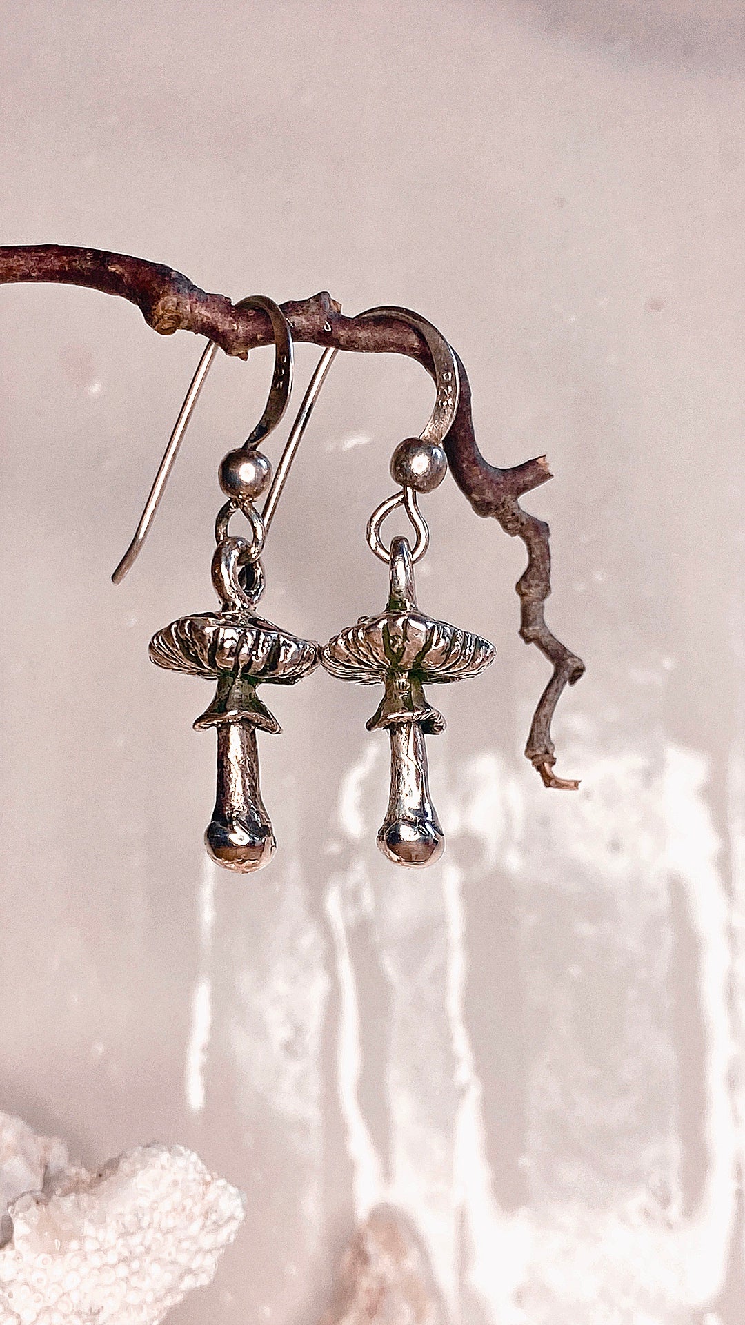 amanita muscaria earrings // garnet mushroom silver earrings flugsvamp