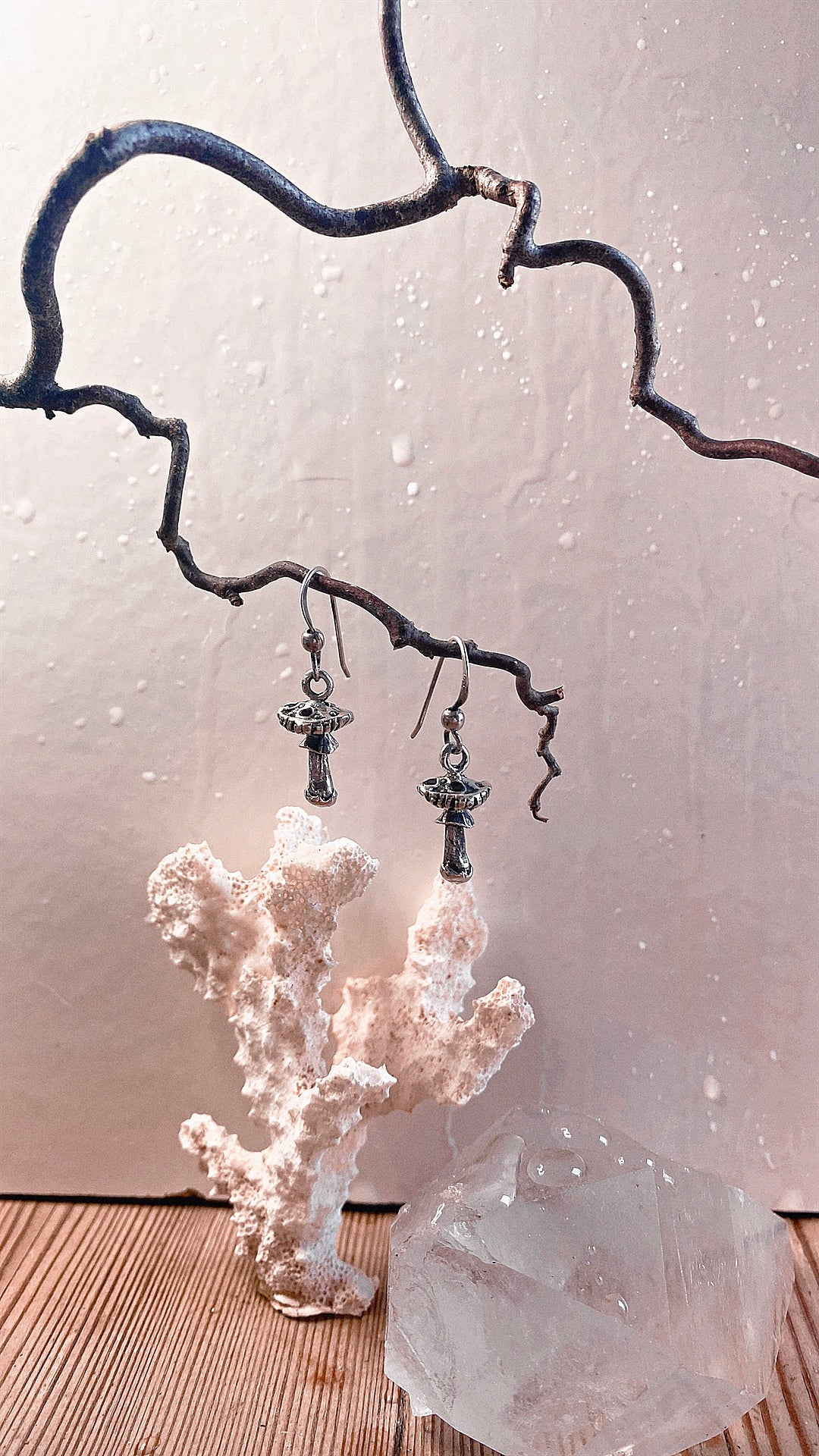amanita muscaria earrings // garnet mushroom silver earrings flugsvamp
