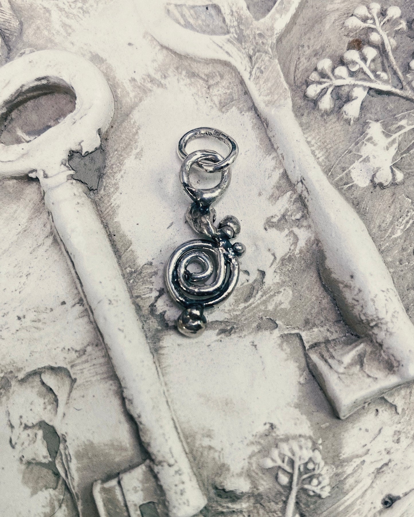 mini droplet clef spiral on chunky gem gradient 𓅪 corvina 𓅪