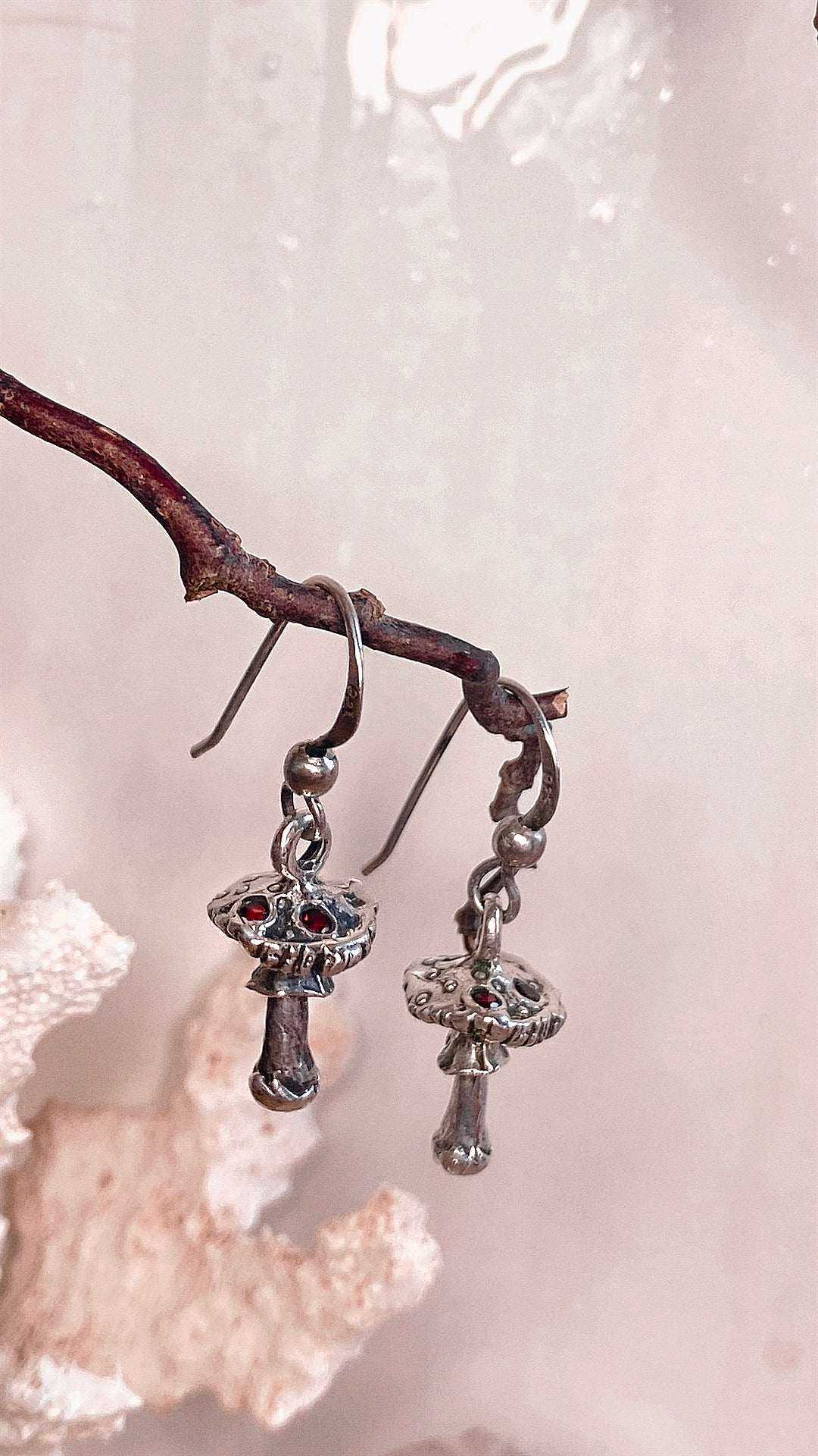 amanita muscaria earrings // garnet mushroom silver earrings flugsvamp