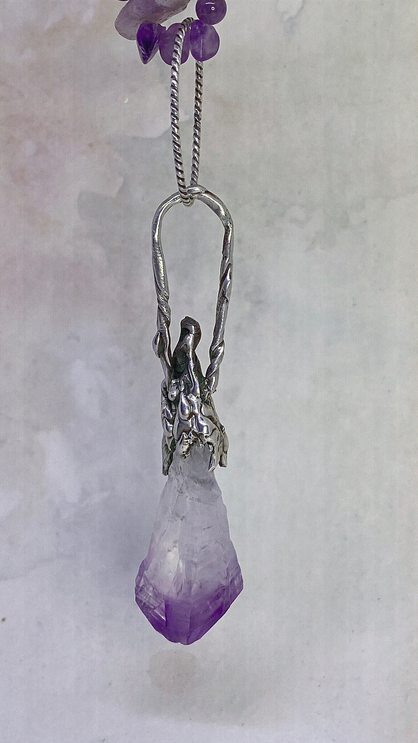 ꩜ volua ꩜ drippy amethyst point cap pendant on chunky gradient mineral strand