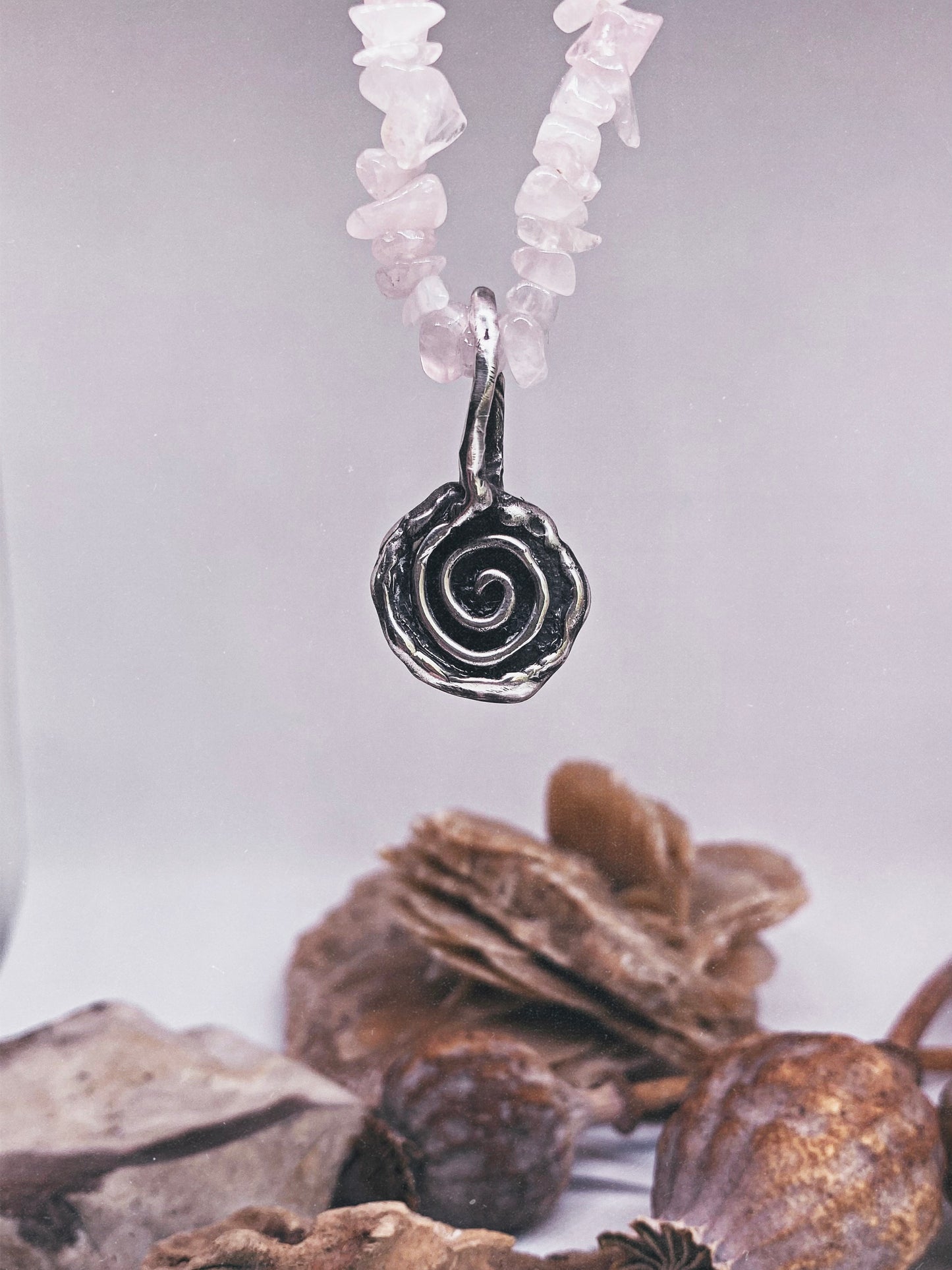 ꩜ volua ꩜ rose medallion