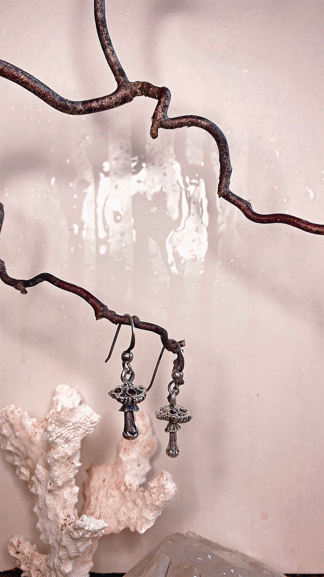 amanita muscaria earrings // garnet mushroom silver earrings flugsvamp