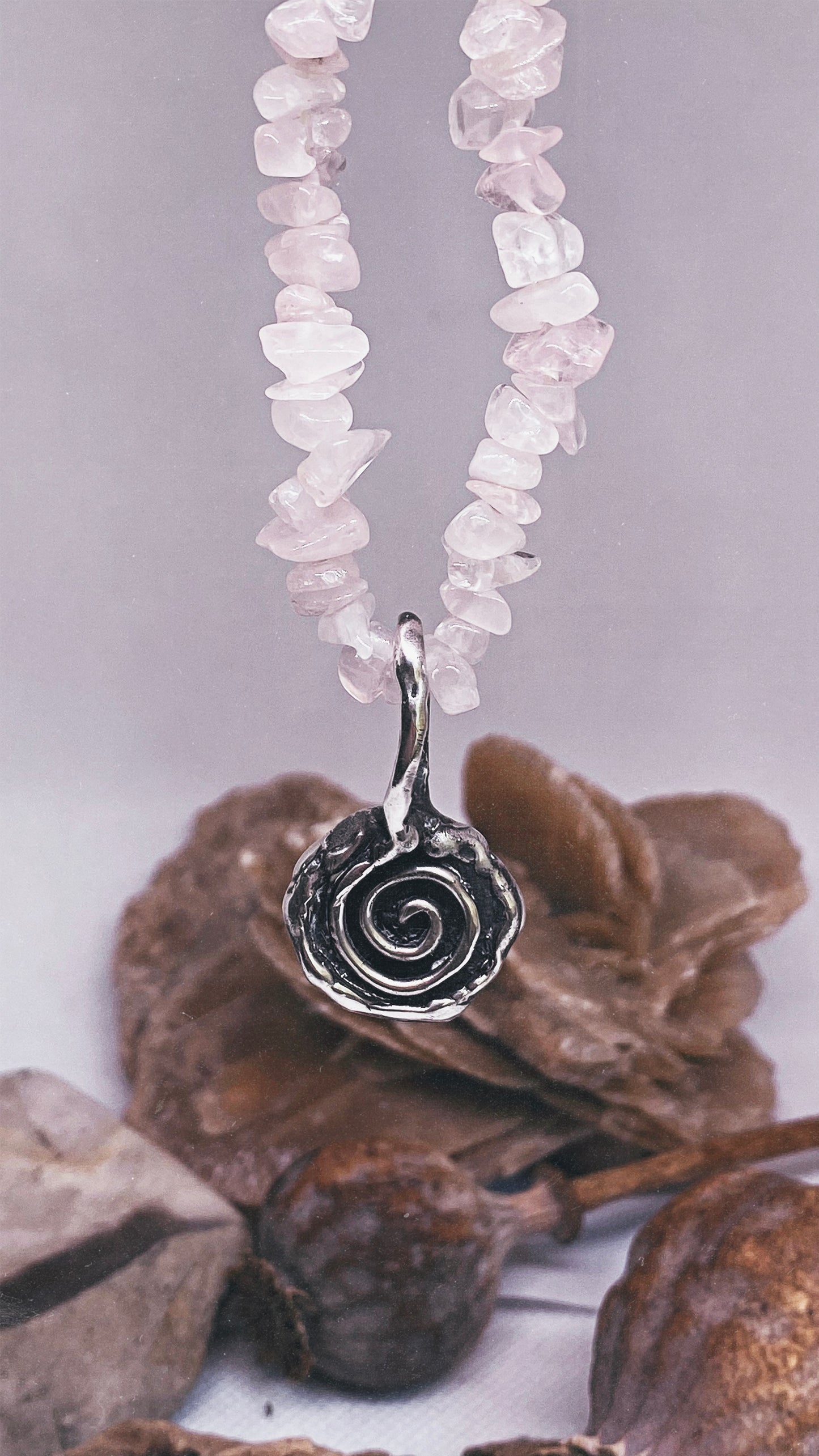 ꩜ volua ꩜ rose medallion