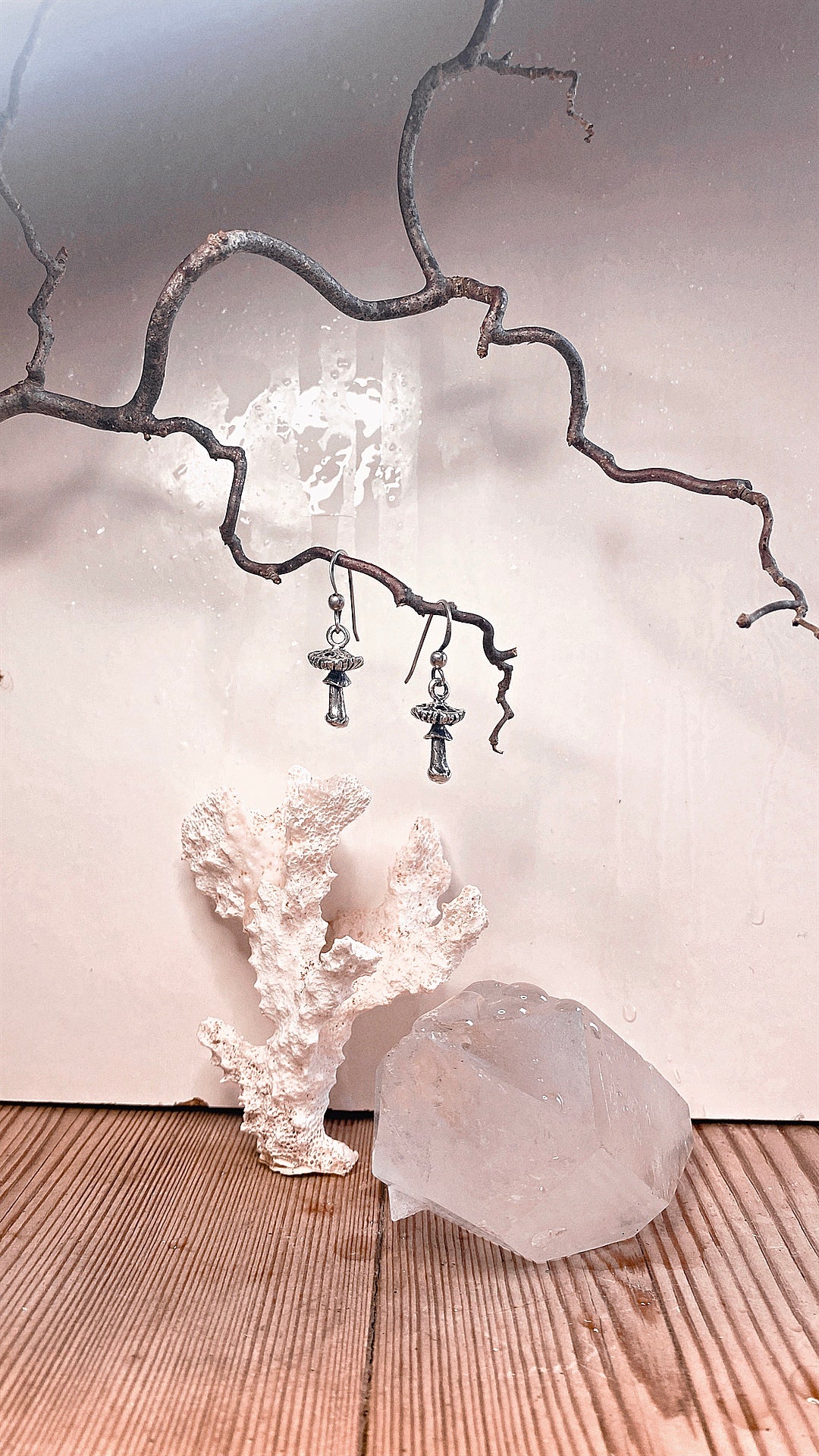 amanita muscaria earrings // garnet mushroom silver earrings flugsvamp