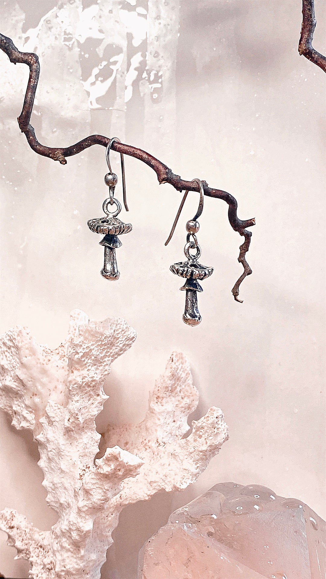 amanita muscaria earrings // garnet mushroom silver earrings flugsvamp