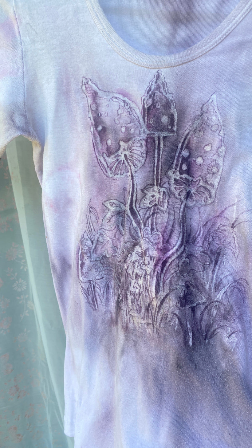 dusty shroomy meadow tee
