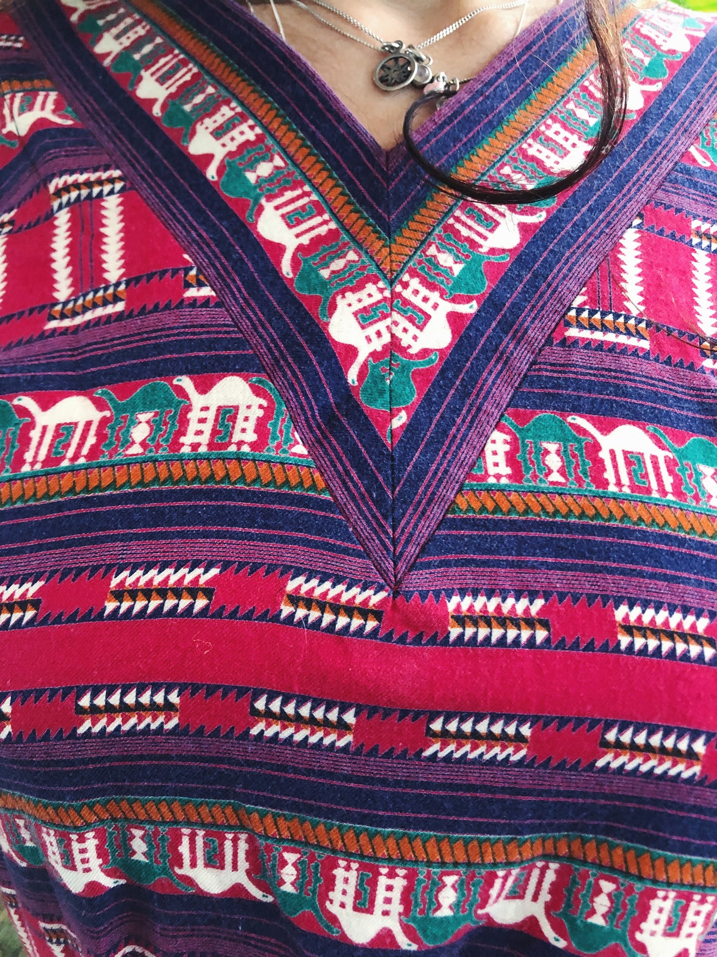 vtg v-neck belted midi dress with dromedary pattern