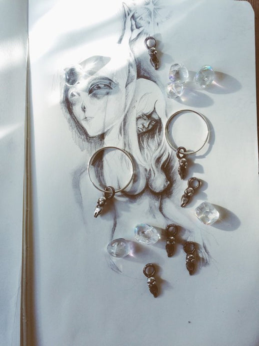 alien earring // mini grayleon
