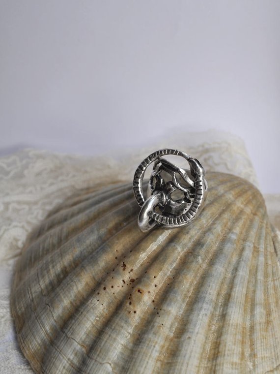 door knocker silver ring // ouro knuckle